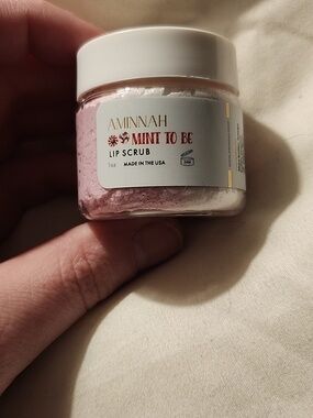 AMINNAH Mint To Be Pink Lip Scrub - Gentle Exfoliating Balm